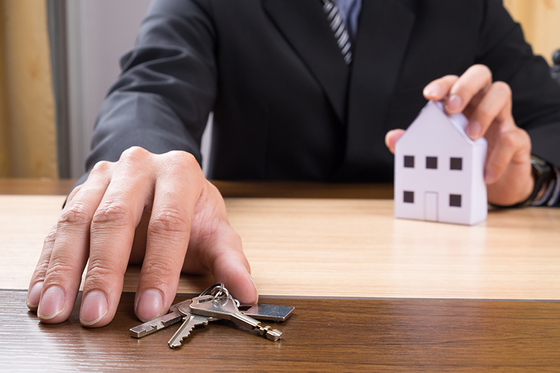 What type of tenant rents a condominium in Bangkok?