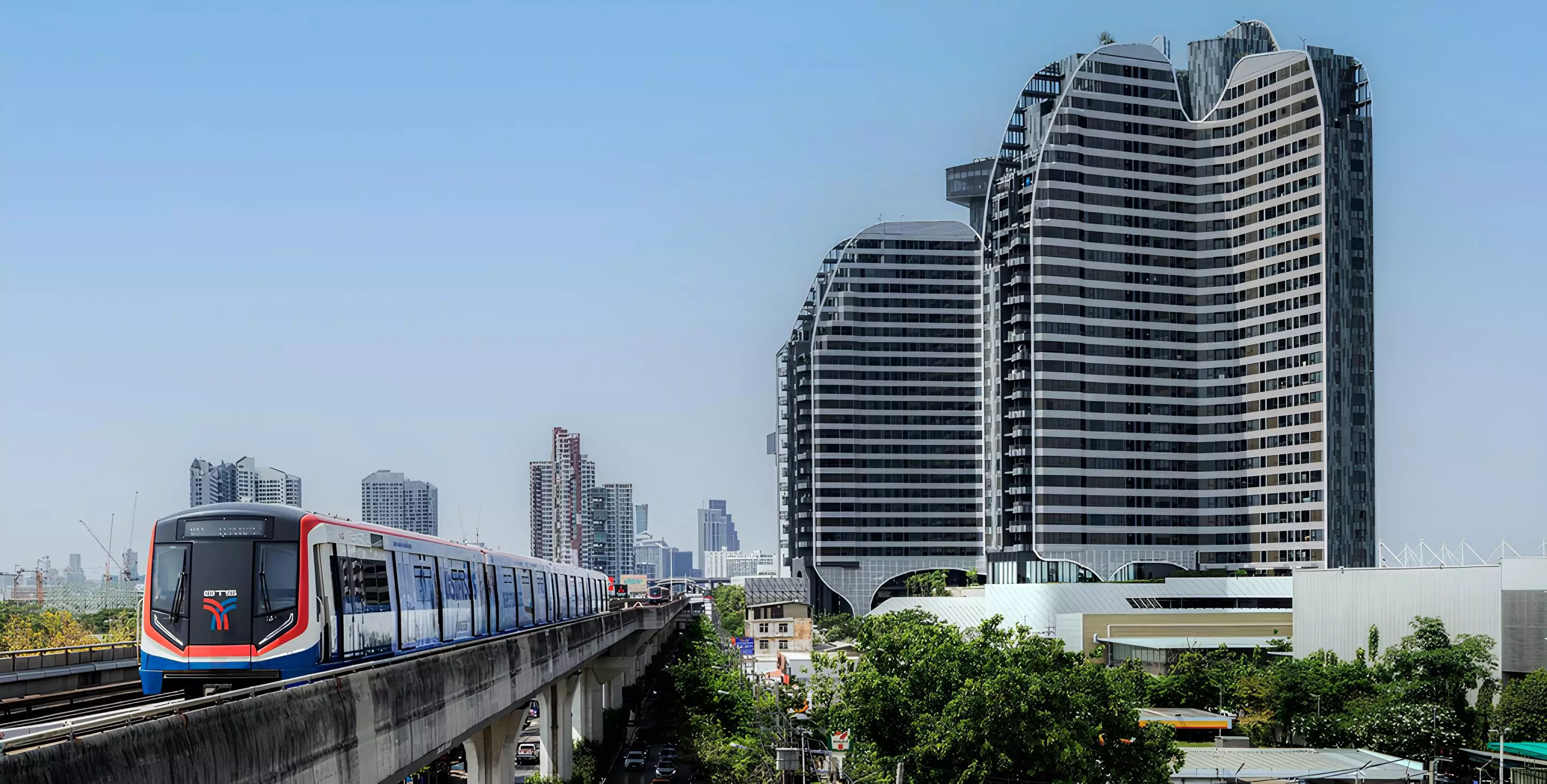 condo-near-bts-mrt-apl